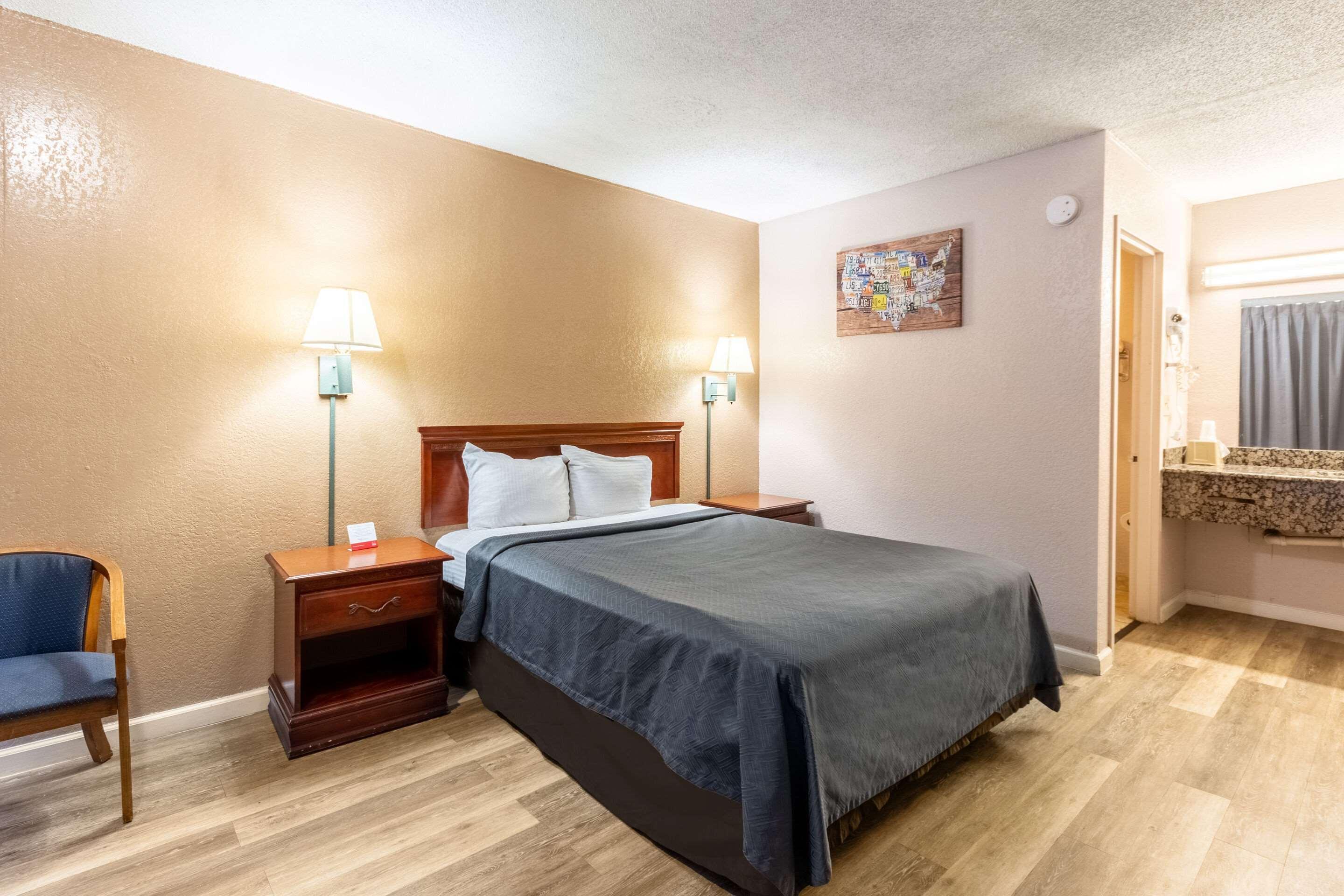 Econo Lodge Inn & Suites Near Bricktown Оклахома-Сити Экстерьер фото