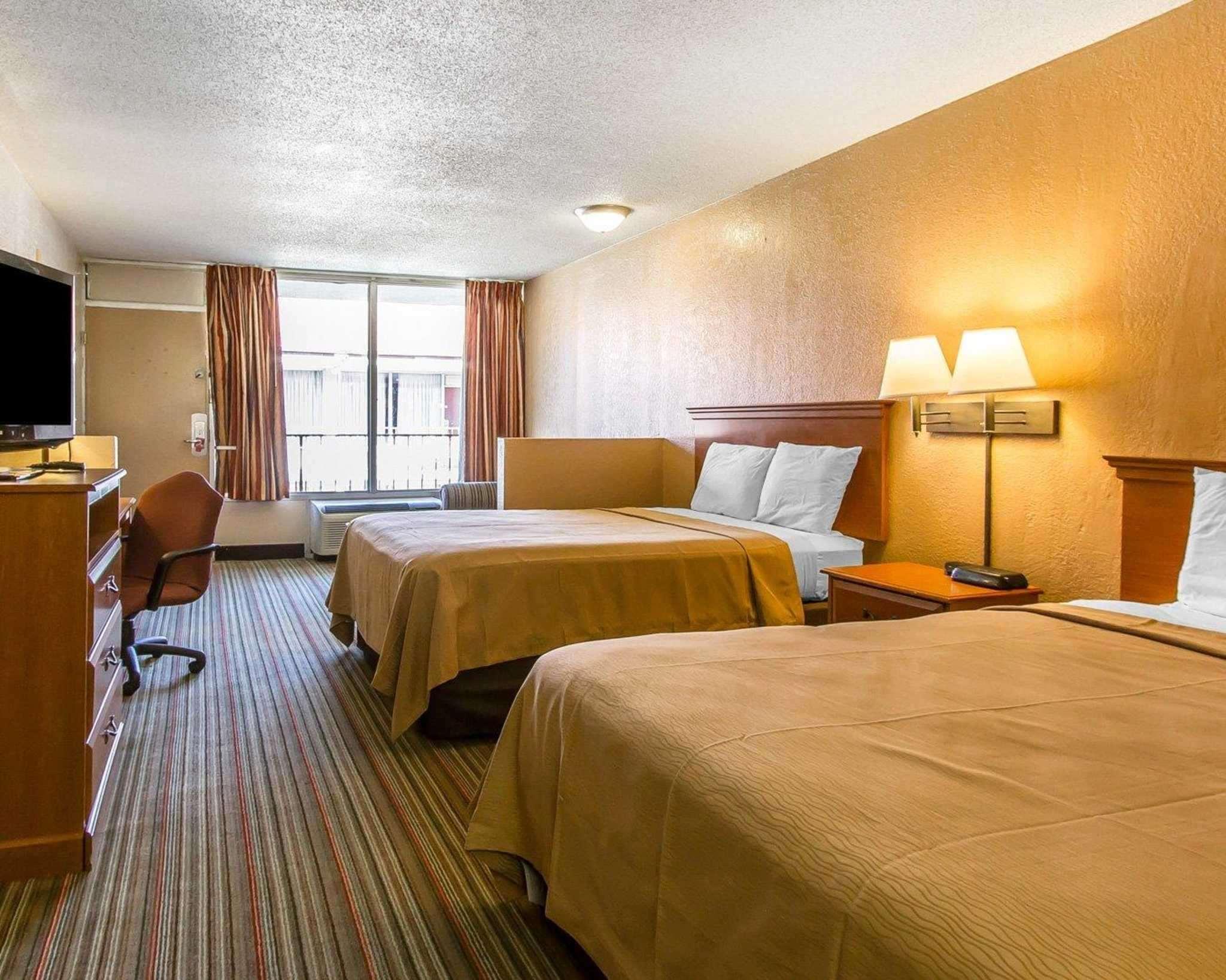 Econo Lodge Inn & Suites Near Bricktown Оклахома-Сити Экстерьер фото