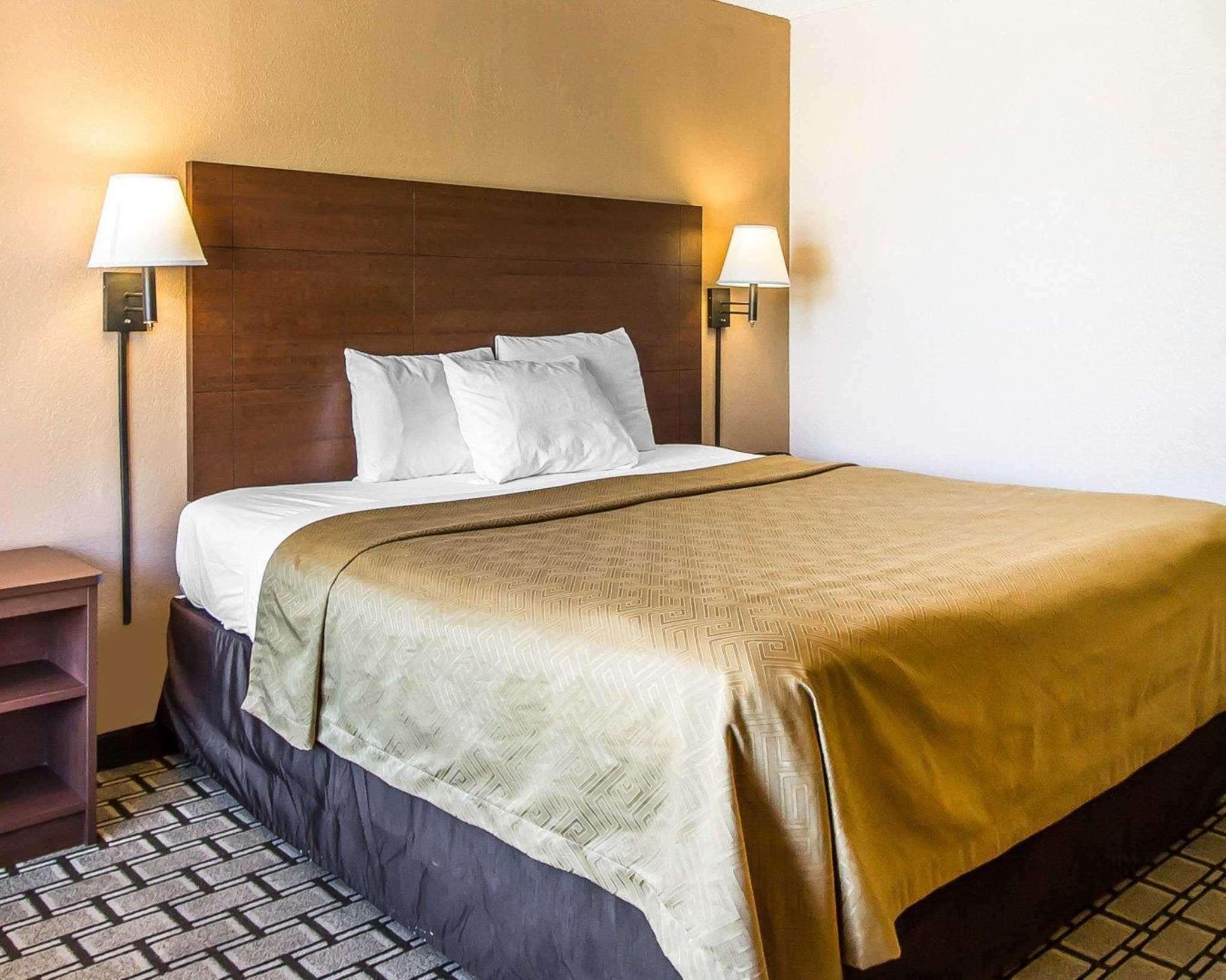 Econo Lodge Inn & Suites Near Bricktown Оклахома-Сити Экстерьер фото