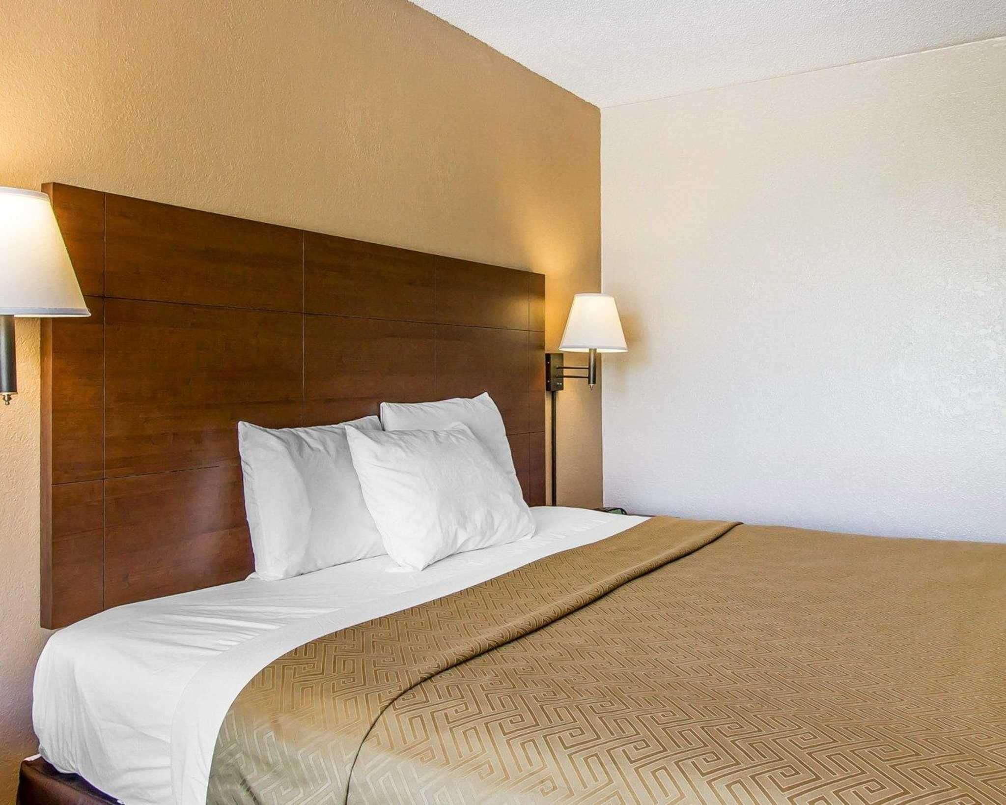 Econo Lodge Inn & Suites Near Bricktown Оклахома-Сити Экстерьер фото