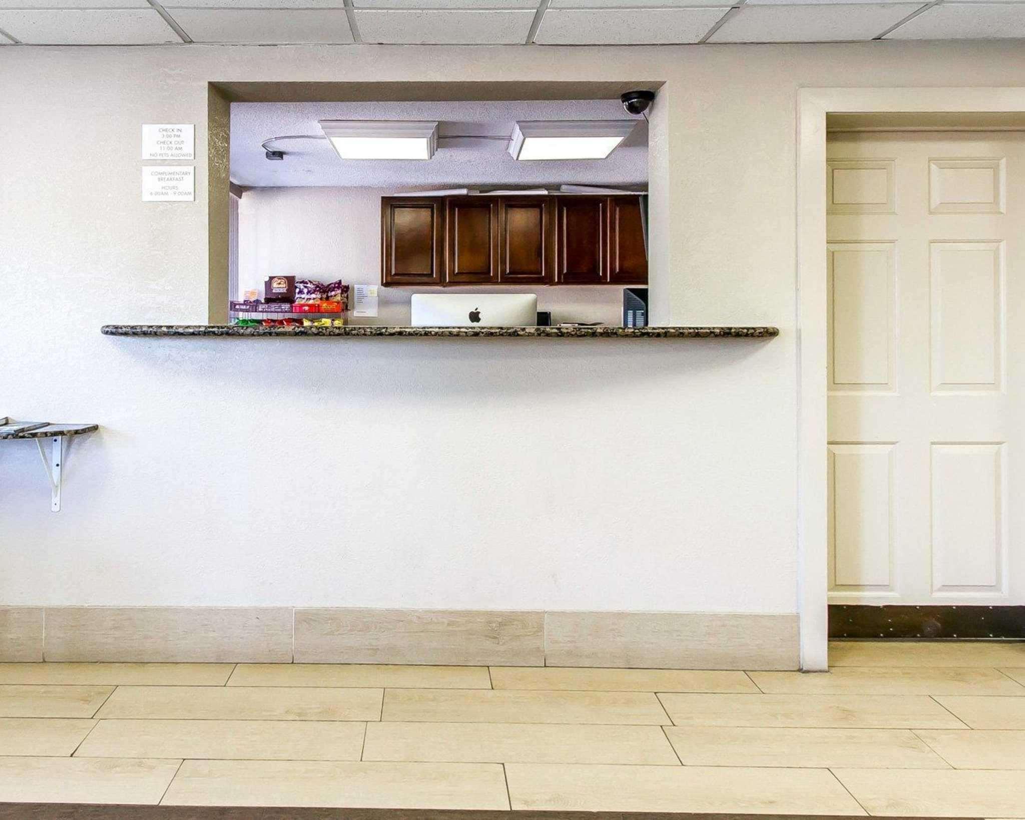 Econo Lodge Inn & Suites Near Bricktown Оклахома-Сити Экстерьер фото