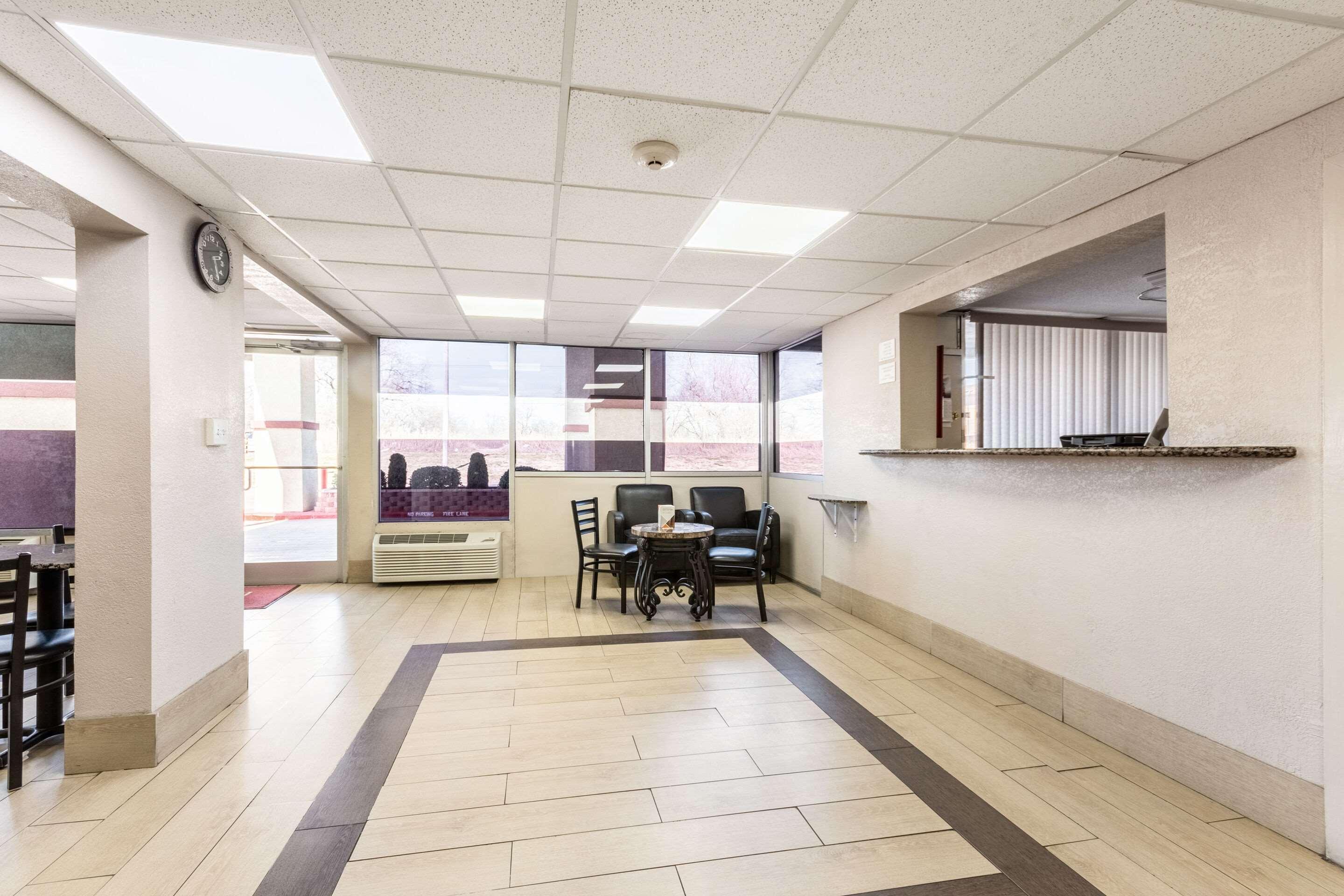 Econo Lodge Inn & Suites Near Bricktown Оклахома-Сити Экстерьер фото