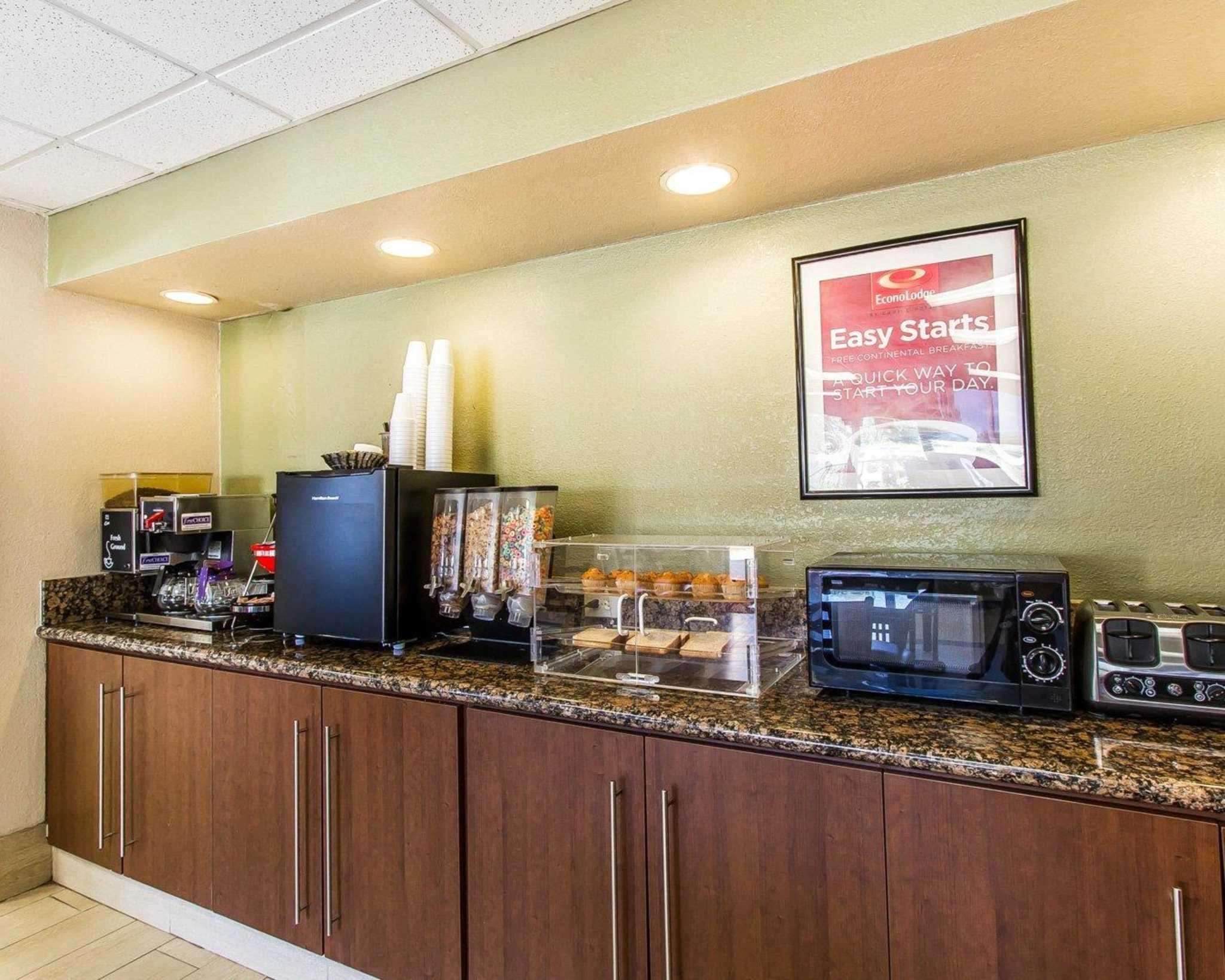 Econo Lodge Inn & Suites Near Bricktown Оклахома-Сити Экстерьер фото