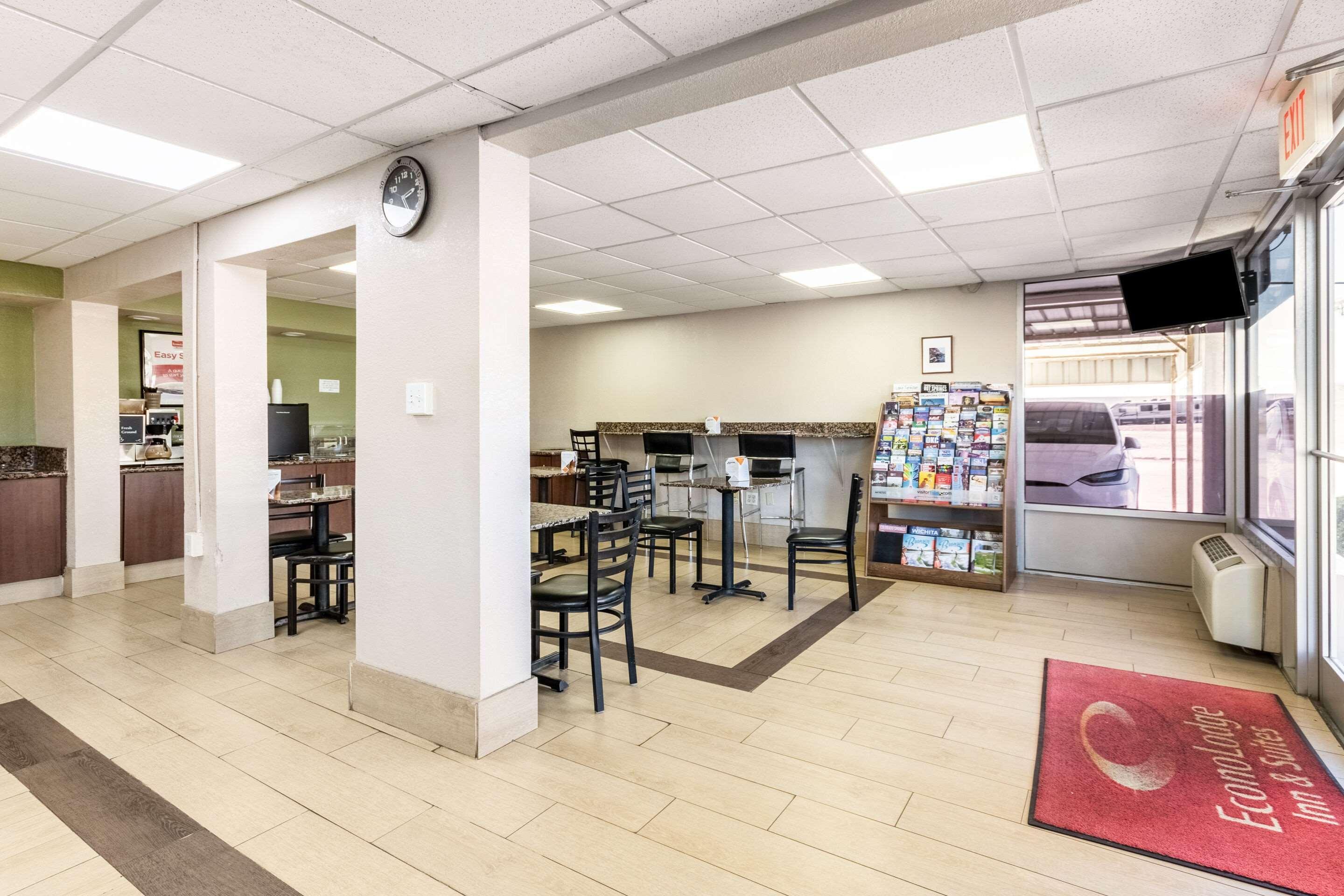 Econo Lodge Inn & Suites Near Bricktown Оклахома-Сити Экстерьер фото