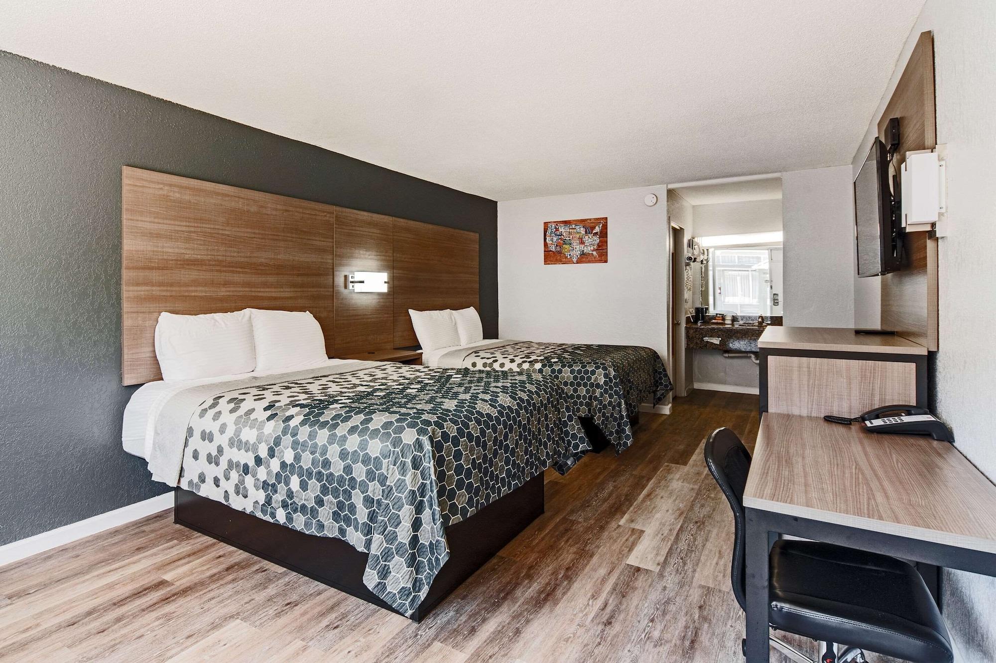 Econo Lodge Inn & Suites Near Bricktown Оклахома-Сити Экстерьер фото